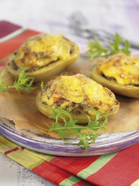 Patatas rellenas de butifarra con alioli