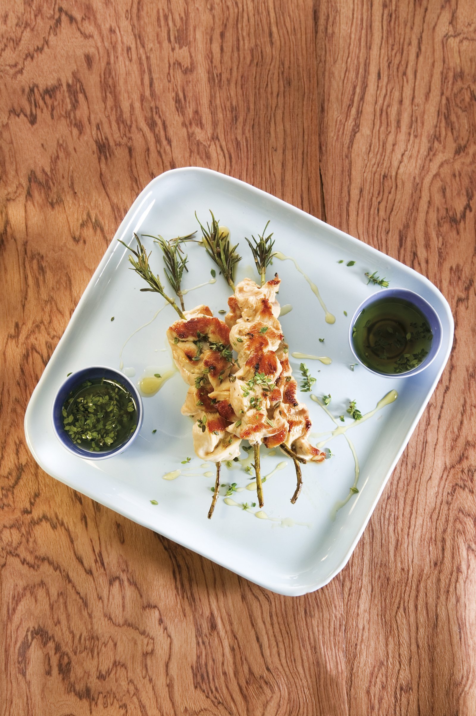 Broquetes de pollastre amb herbes