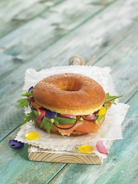 Bocadillo de salmón y vegetales