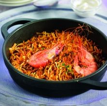 Rossejat de fideos con gambas de palamós