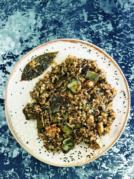 Arroz negro de tempeh con sojanesa de lima-limón