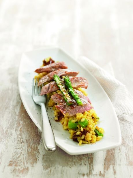 Risotto de espárragos verdes con secreto ibérico a la plancha