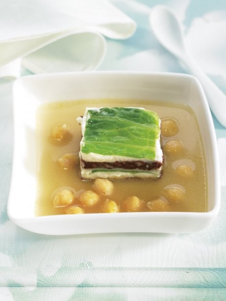 Escudilla de bacalao con prensado de col y brandada