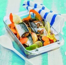 Caballa en escabeche con setas y verduras tiernas