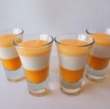 Gotet de crema de coco, lemon curd i coulis de mango