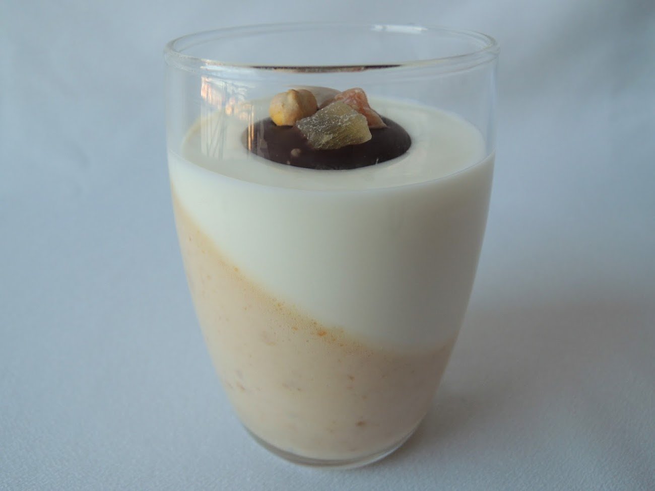 Gotet de mousse de torró, iogurt i bombó de músic