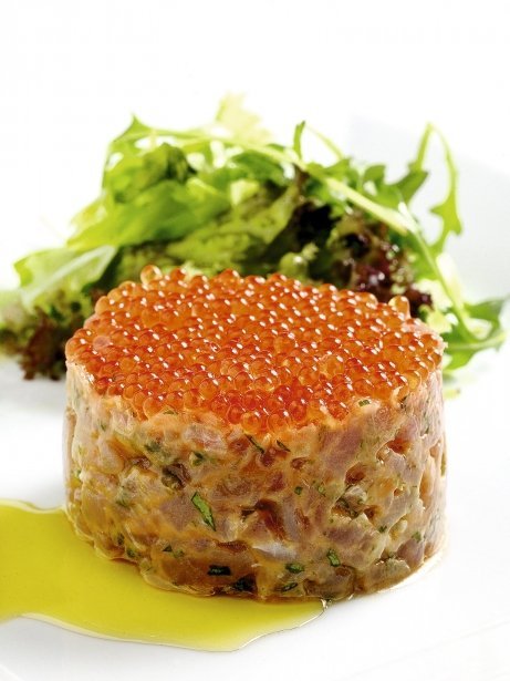 Tartar de atún con caviar de trucha