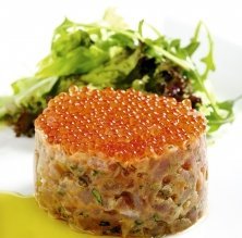 Tártaro de atún con caviar de tortilla