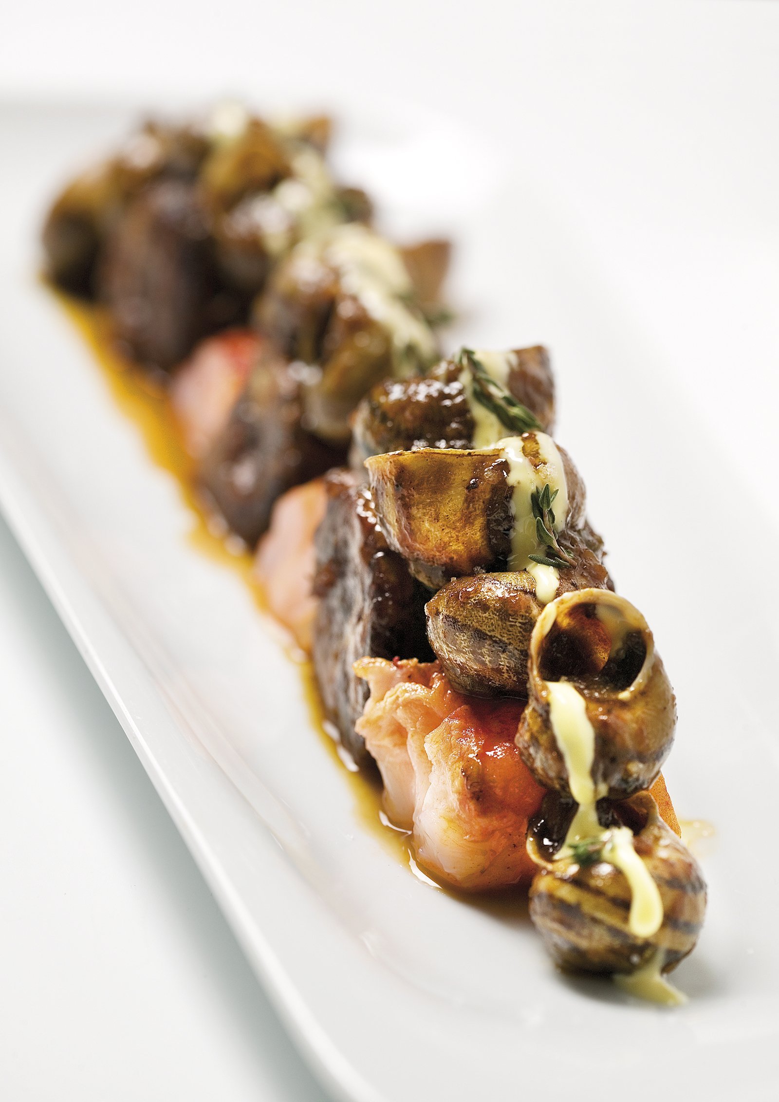 Cargols amb peus de porc i llamàntol