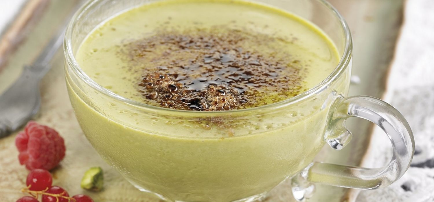 Crema cremada de festucs amb fruites vermelles