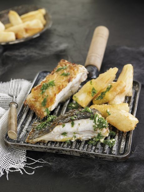 Turbot a la brasa amb iuca fregida, all i julivert