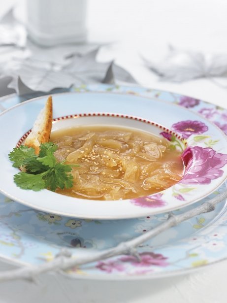 Sopa francesa de cebolla con alga 'kombu'