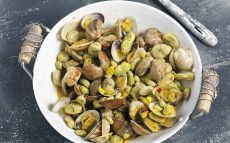 Faves amb cloïsses i safrà
