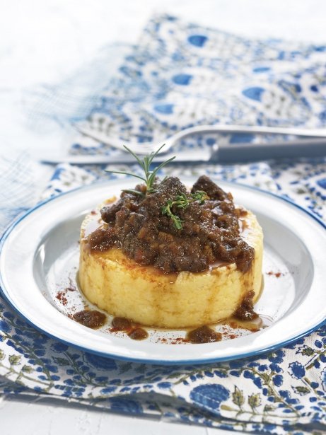 Polenta con estofado de jabalí