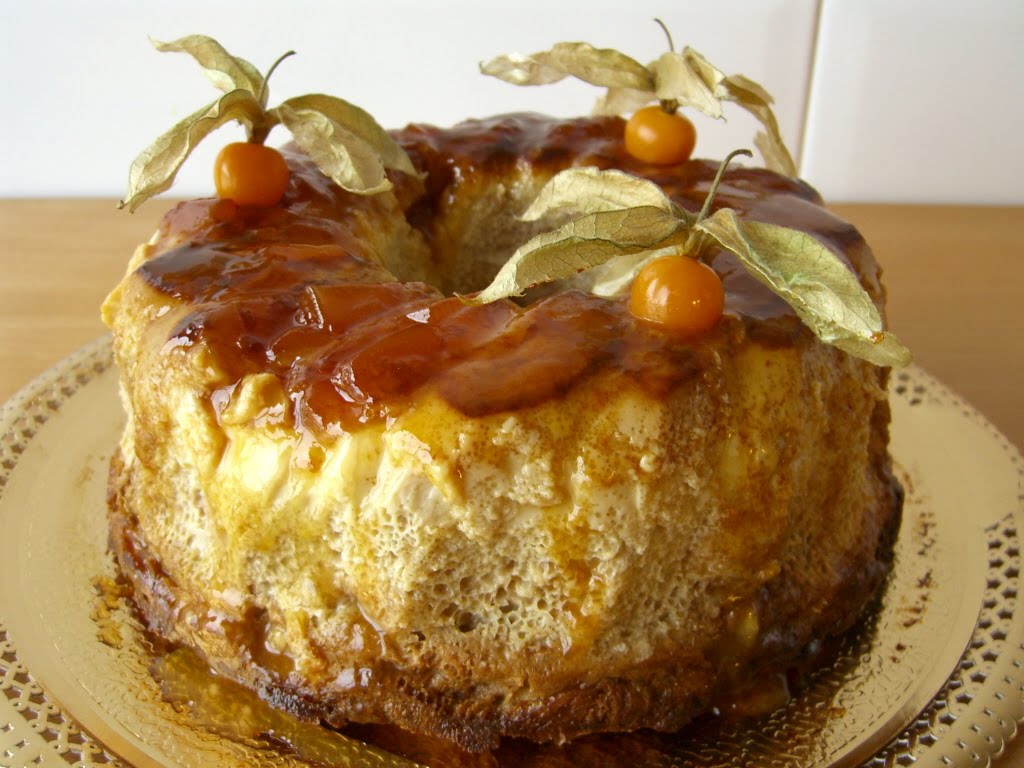 Puding de horchata, ensaimadas y dulce de melocotón