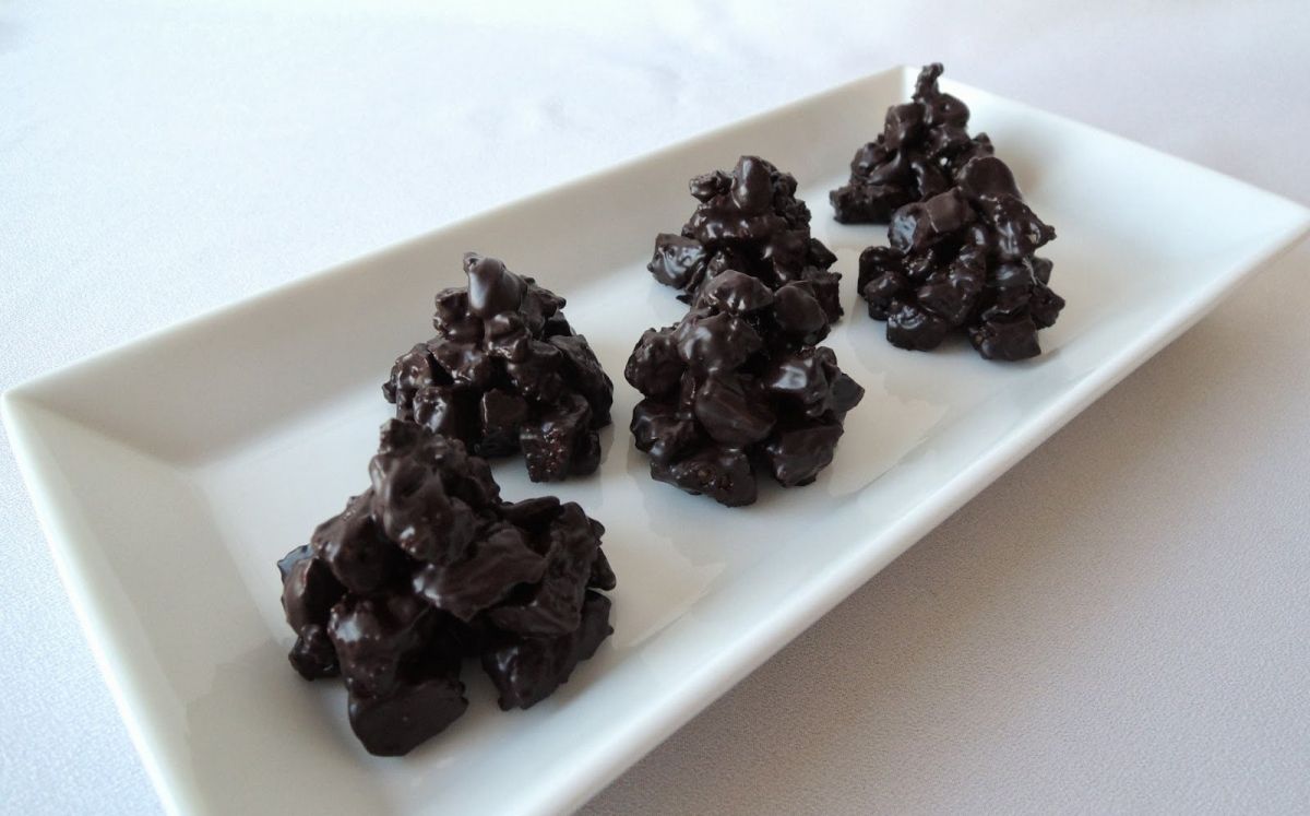 Roques de carquinyolis i xocolata negra
