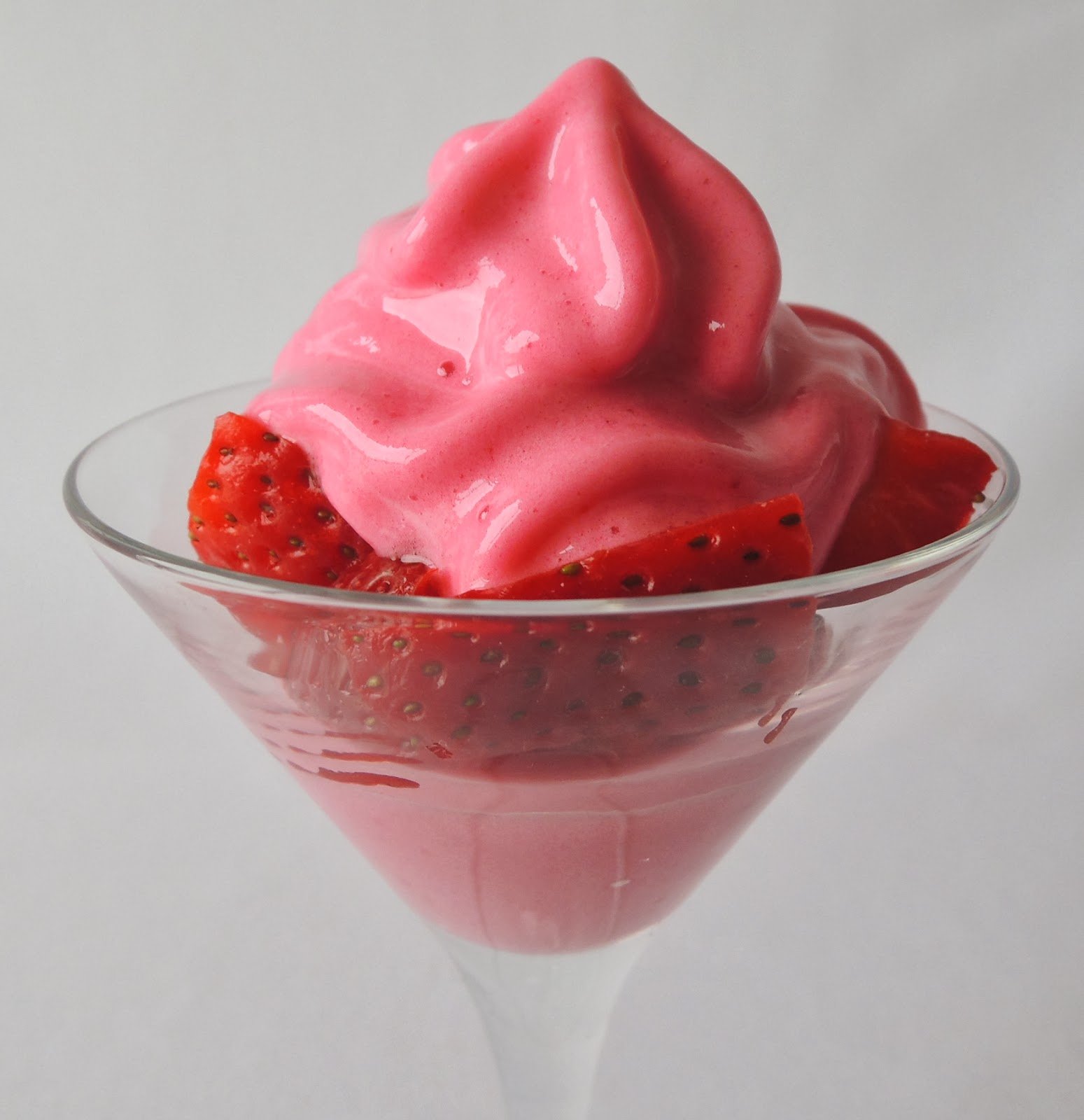 Maduixes amb mascarpone i escuma d’hibisc