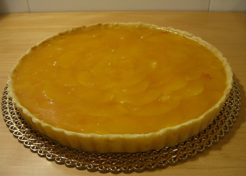 Pastel de crema y melocotón