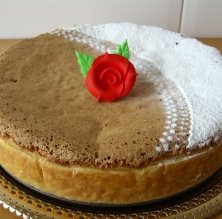 Pastel de Santiago con compota de manzana