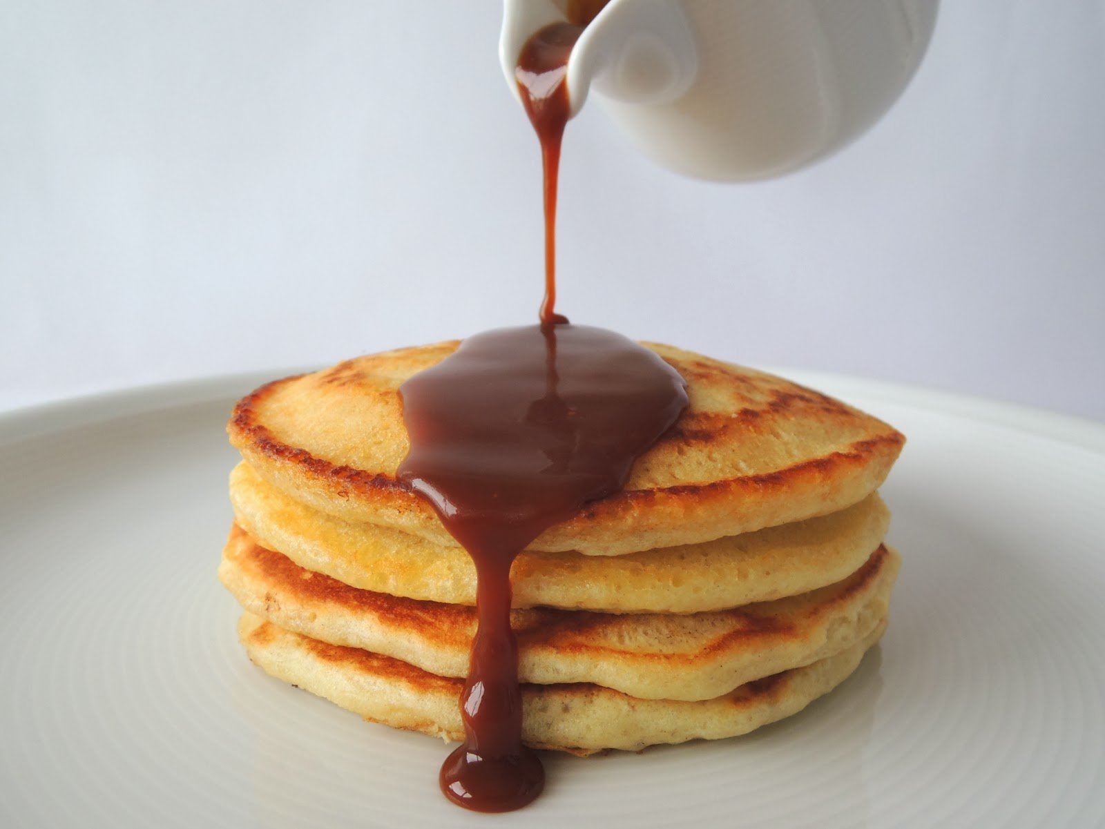 'Tortitas' americanas con salsa toffee