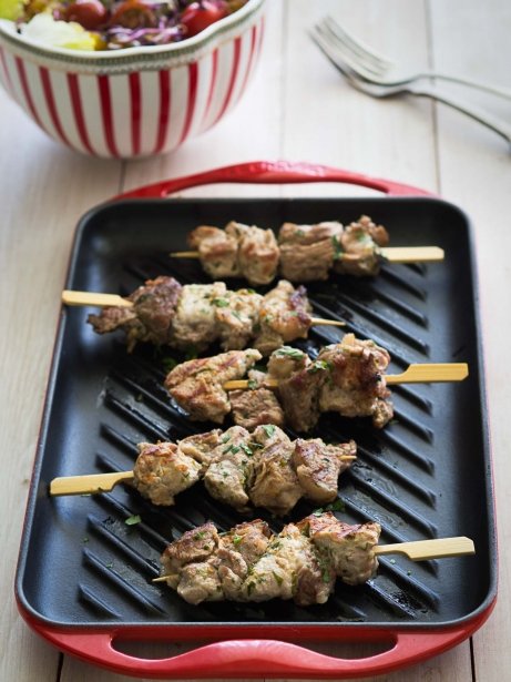 Brochetas de cerdo a la parrilla