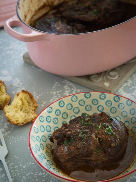 Galtes de porc guisades a la cocota