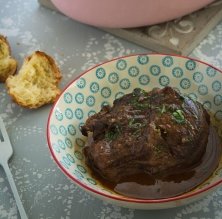Carrillada de cerdo guisada en 'cocotte'