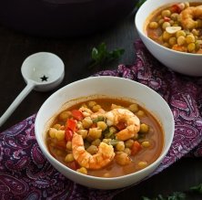 Guiso de garbanzos con langostinos