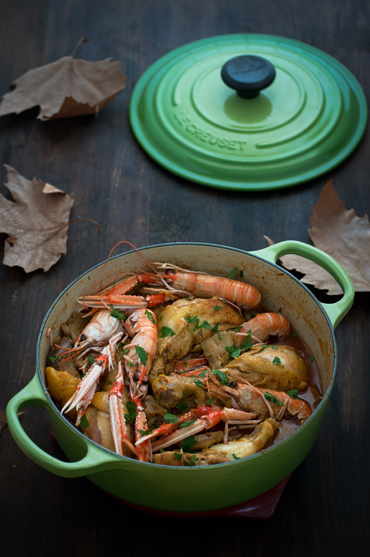 Pollo con cigalas y cepos