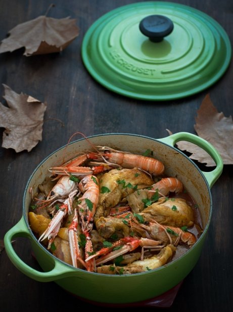 Pollo con cigalas y boletus