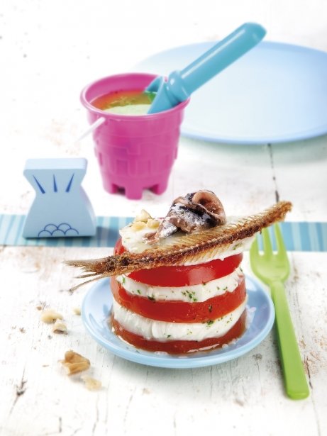 Ensalada de tomate y mozzarella con anchoas