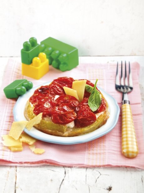 Tarta tatín de tomates y queso parmesano