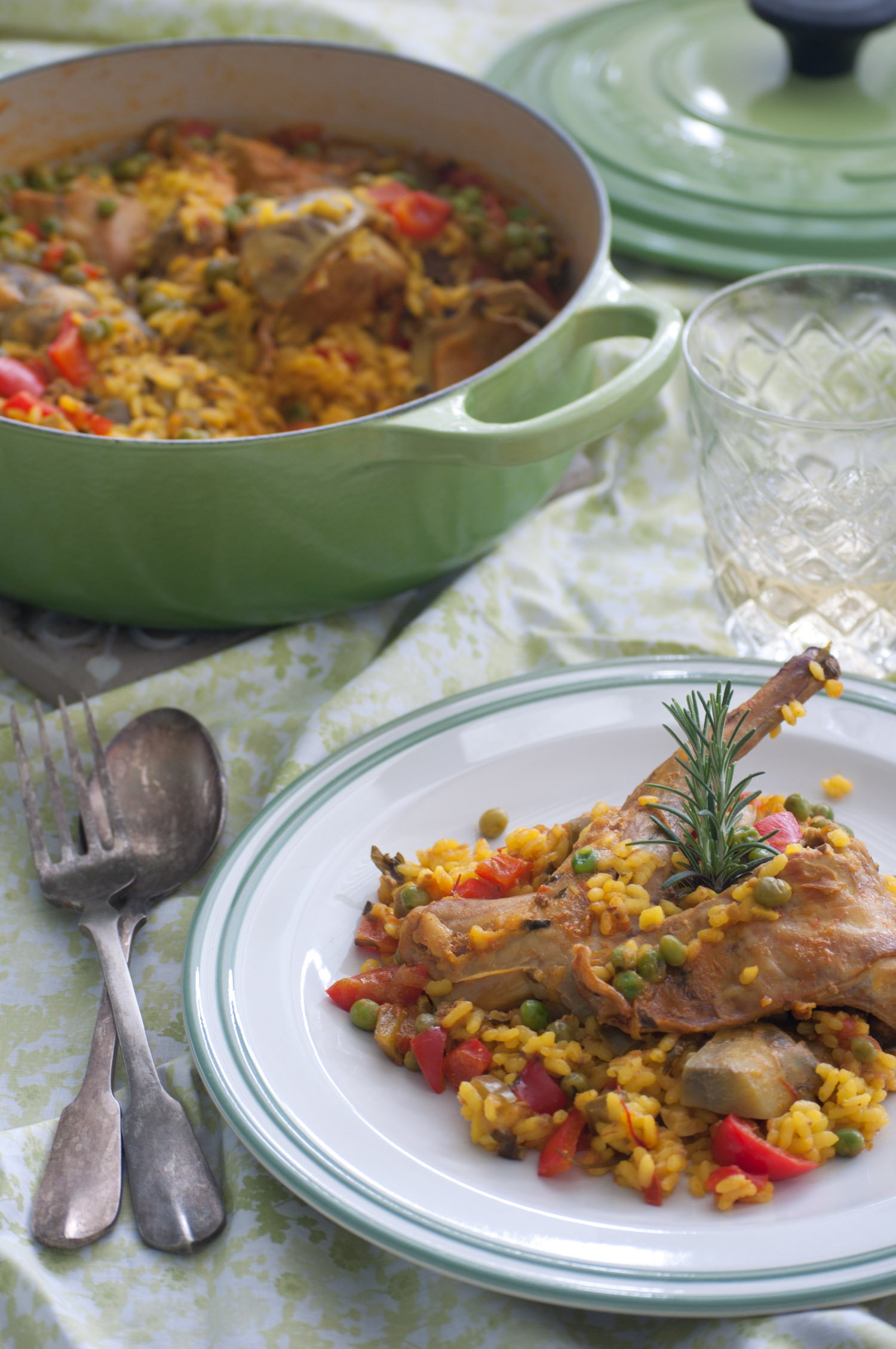 Arroz con conejo y verduras a la cocota