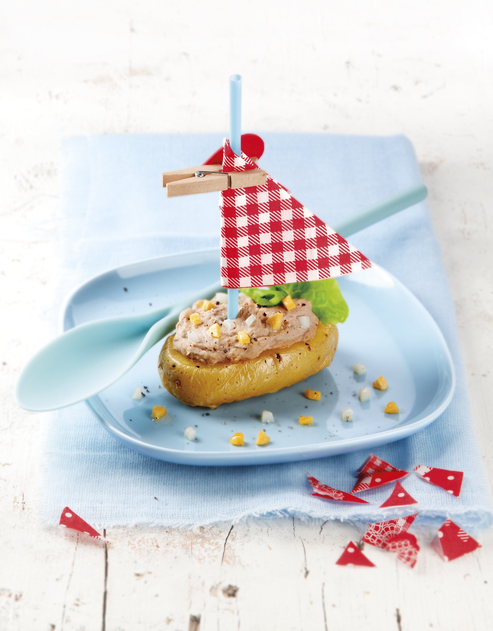 Patatas mini rellenas de paté de sardina