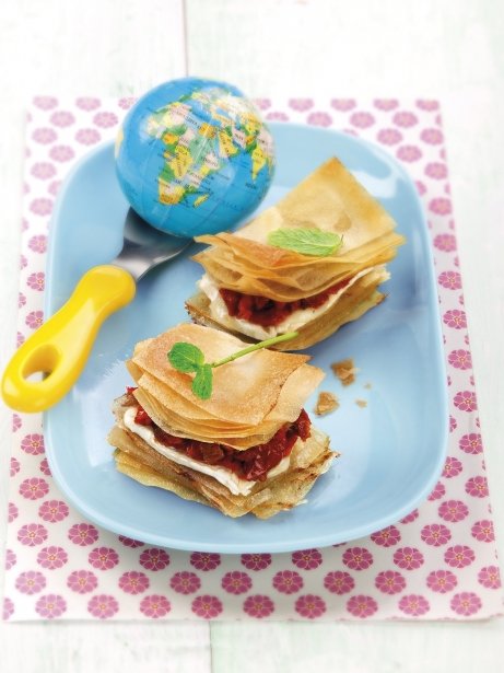 Baklava de tomates secos, queso cremoso y pasas