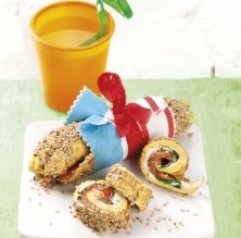 Tortilla enrollada con espinacas y salmón