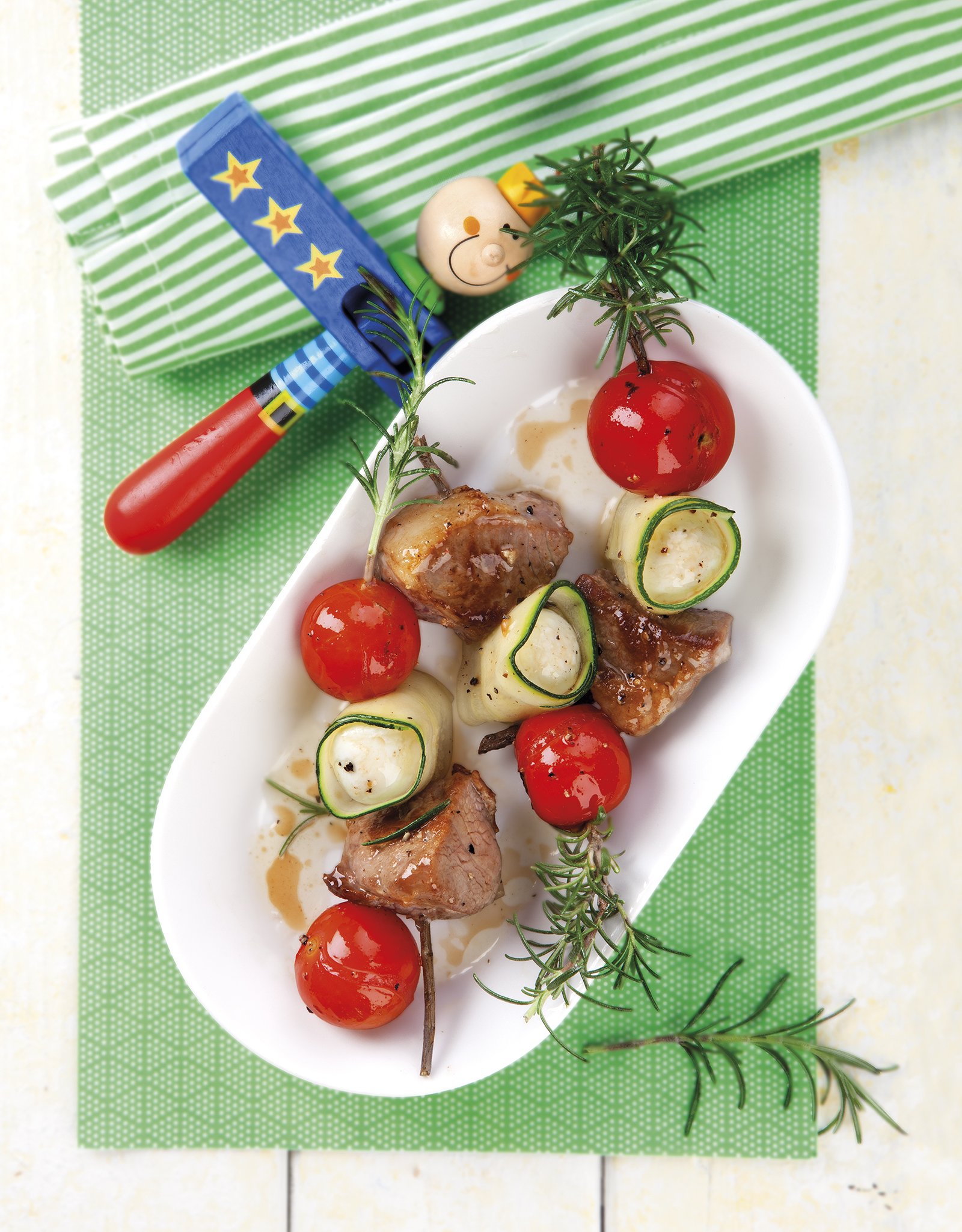 Brocheta de cordero con tomates cherry
