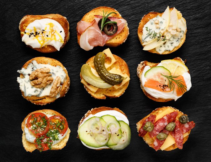 Diversas variedades de canapés / Thinkstock