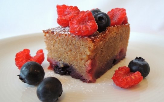 Brownie de chocolate con leche y frutos rojos