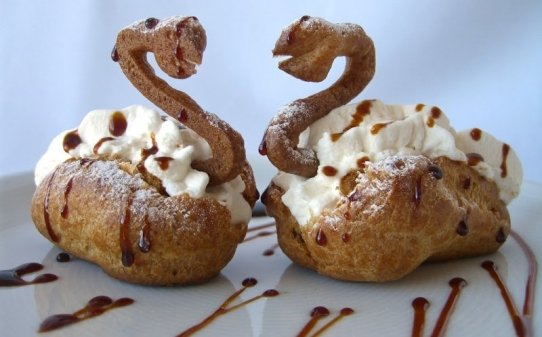 Cisnes de pasta choux