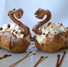 Cisnes de pasta choux