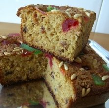 Coca de chicharrones, turrón de Jijona y sobrasada