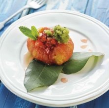 Tomate confitado, fresas y granizado de té de menta