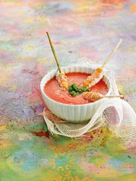 Gazpacho de sandía, granizado de albahaca y cigalas