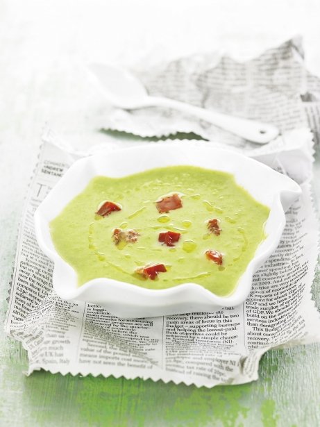 Crema fría de espárragos verdes con tomates secos