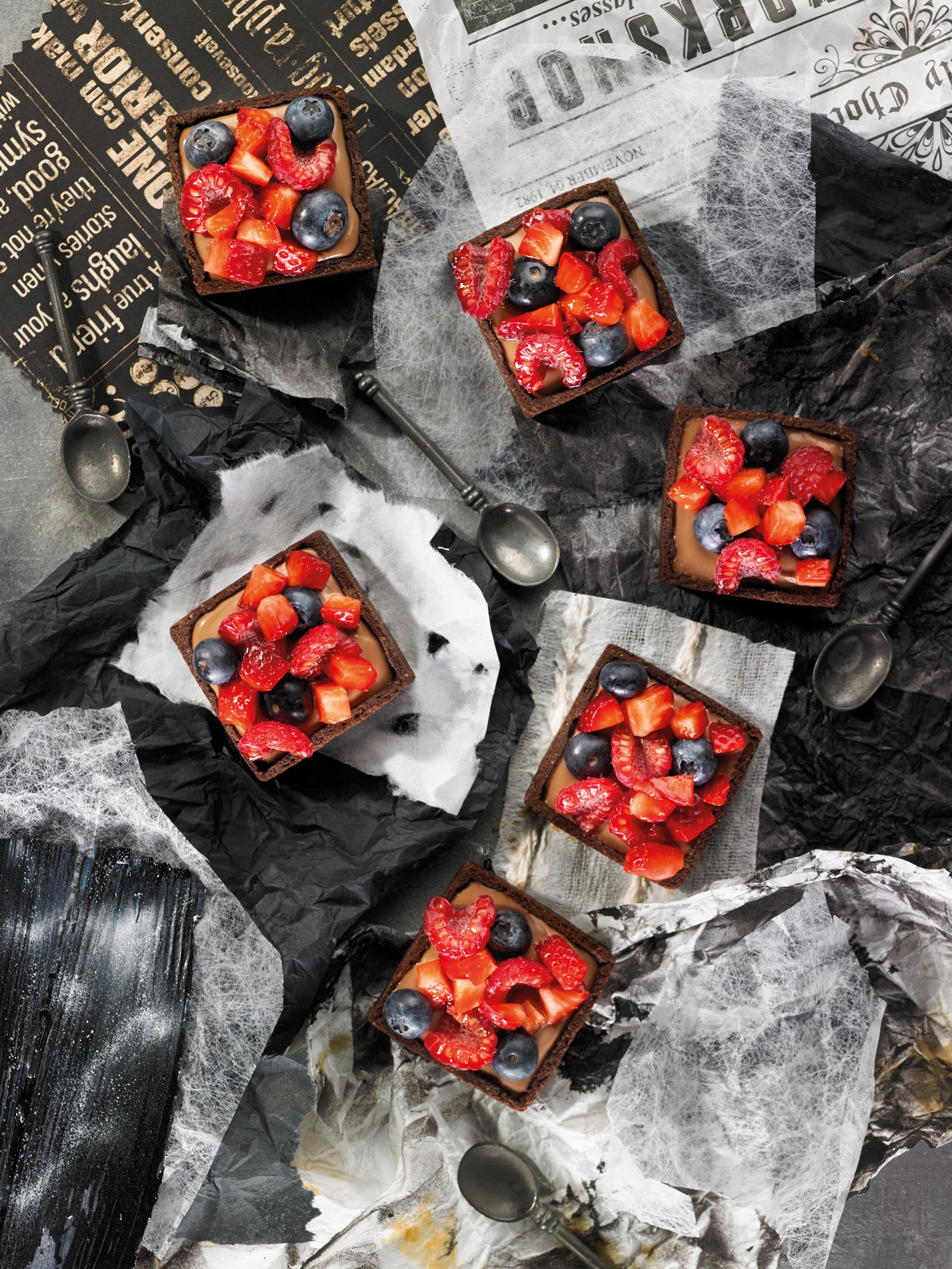 Cassoletes de xocolata amb llet i fruites
