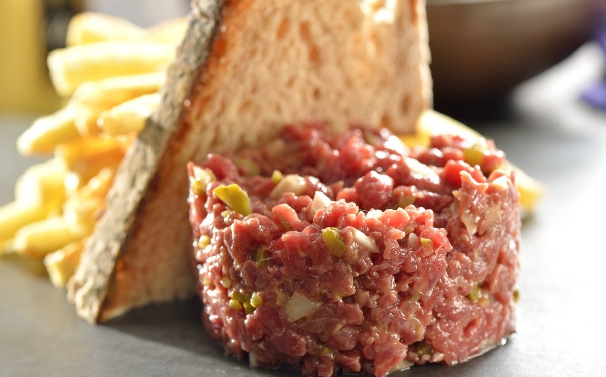 'Steak tartare' con patatas