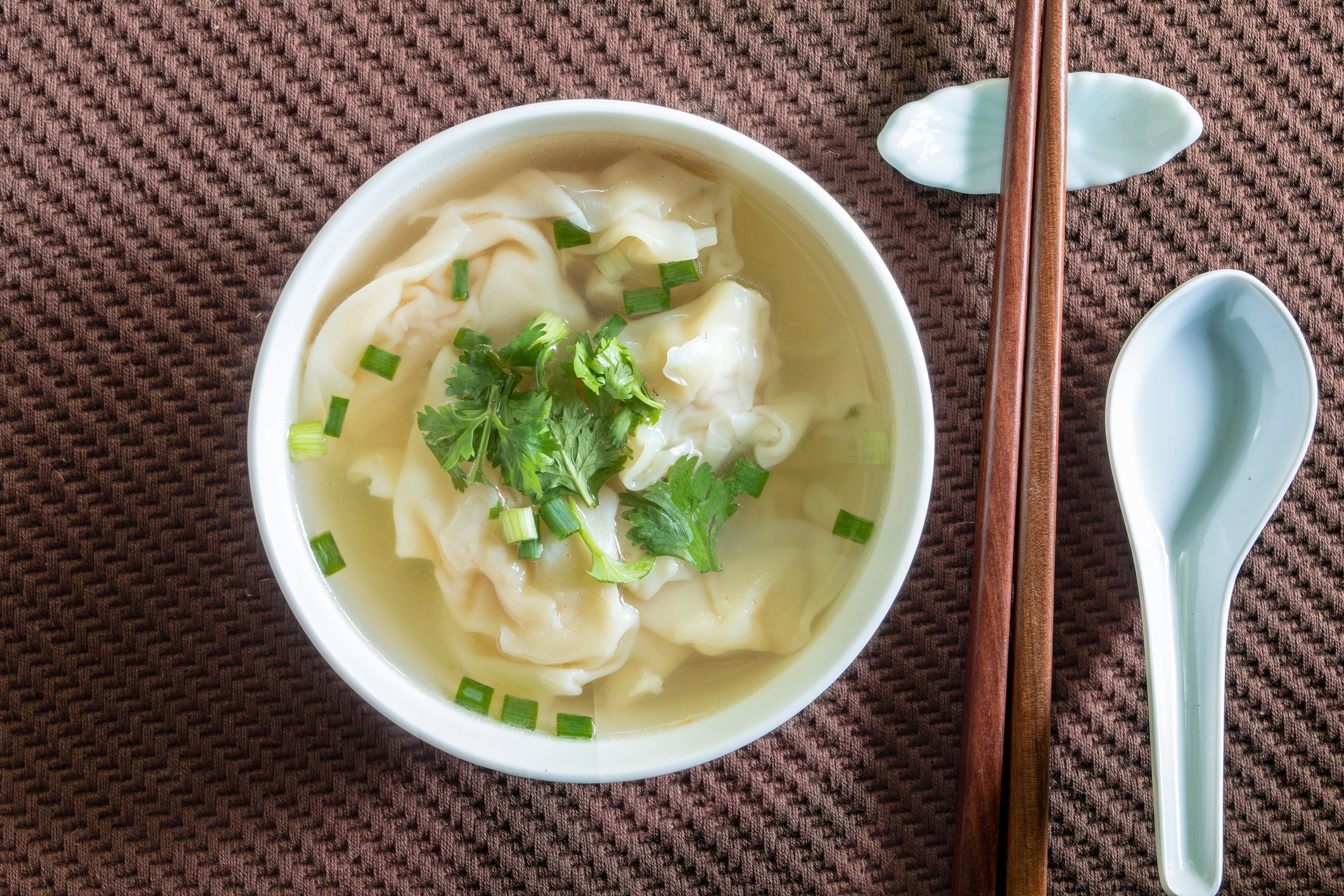 Sopa d'escamarlans i miso amb farcellet de pasta wonton