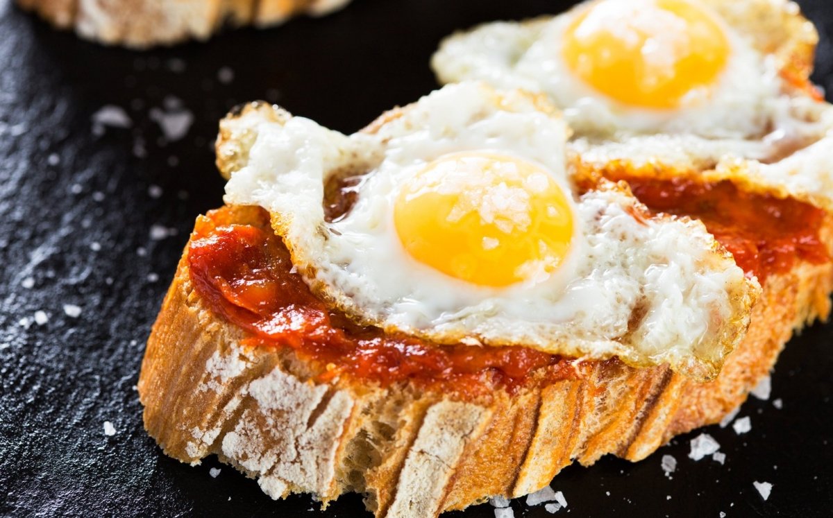 Pan con sobrasada y huevo frito