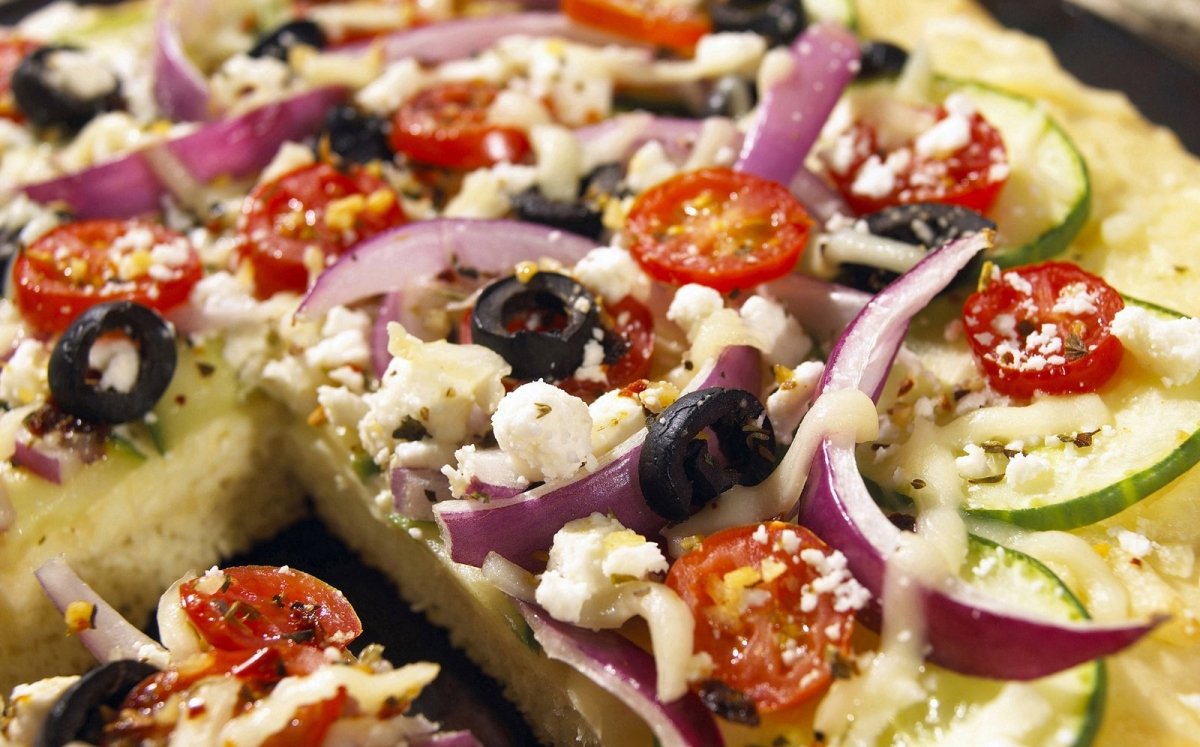 Pizza amb molts ingredients